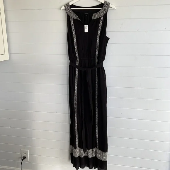 Black sleeveless dress. - Picture 2 of 4